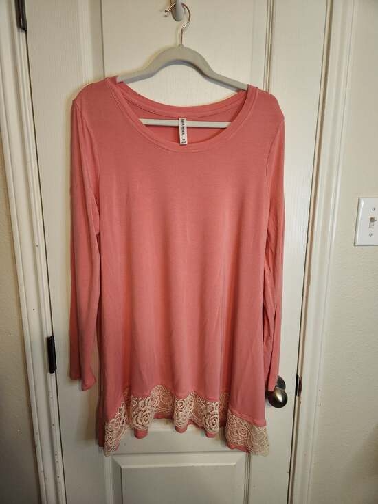 Zenana Premium Tops - Plus size Women's Long Sleeve Round Neck Tunic Top with Lace Hem, Pink
